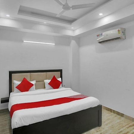 Oyo 82100 Golden Residency Noida Exterior photo